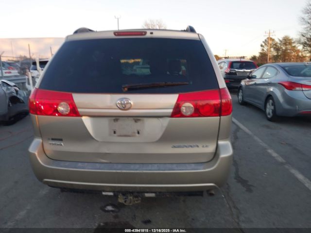 Toyota Sienna Le Image 11