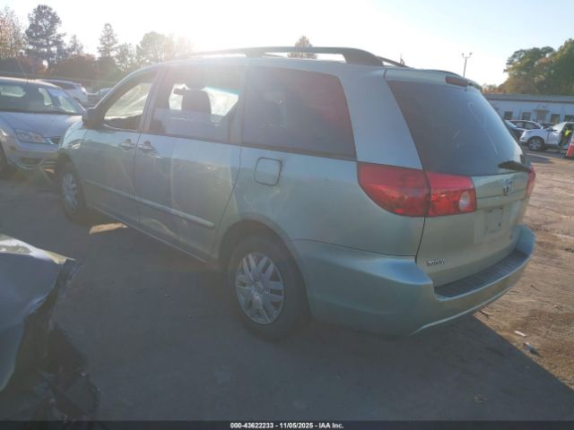 Toyota Sienna Le Image 13