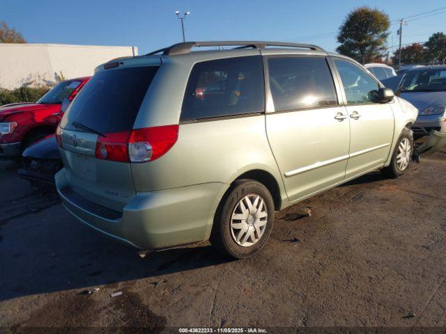 Toyota Sienna Le Image 2