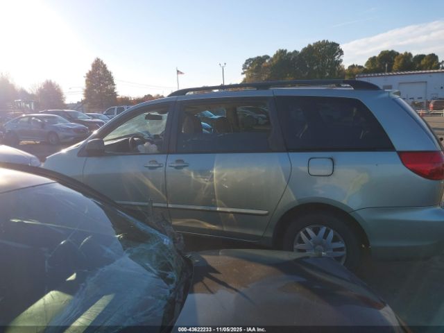 Toyota Sienna Le Image 16