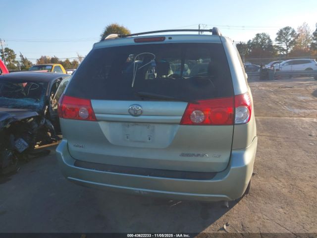 Toyota Sienna Le Image 10