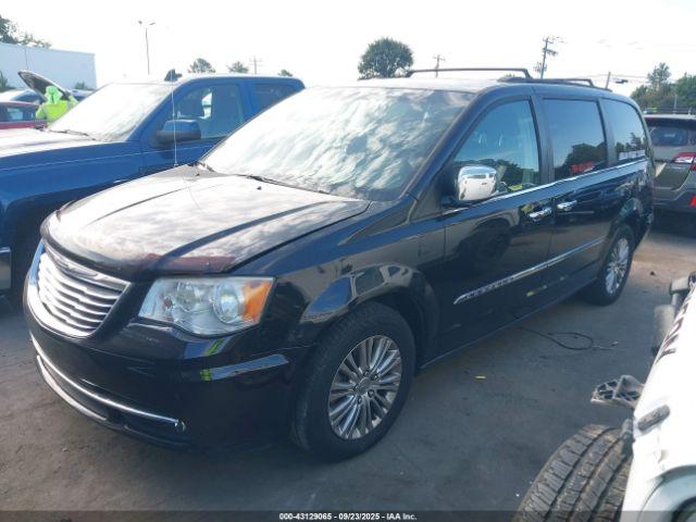 Chrysler Town & Country Touring-l Image 4