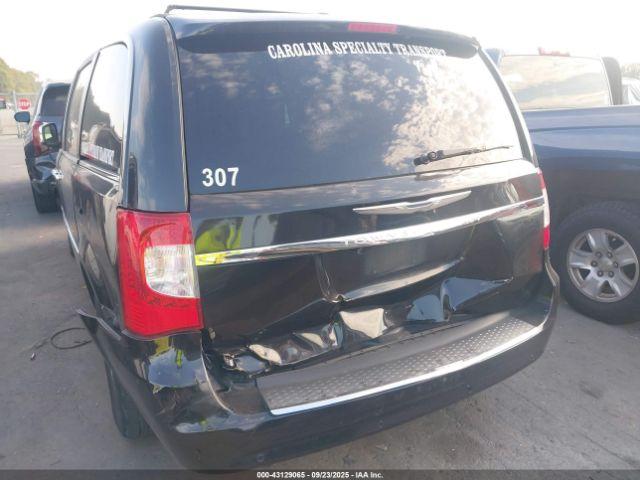 Chrysler Town & Country Touring-l Image 11