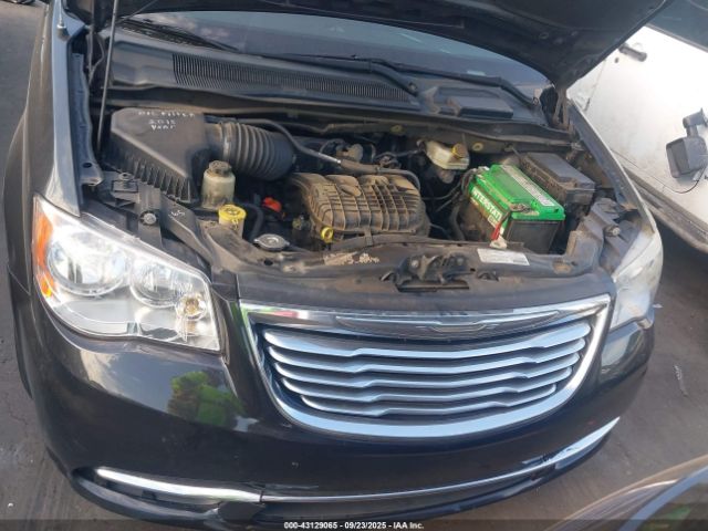 Chrysler Town & Country Touring-l Image 9